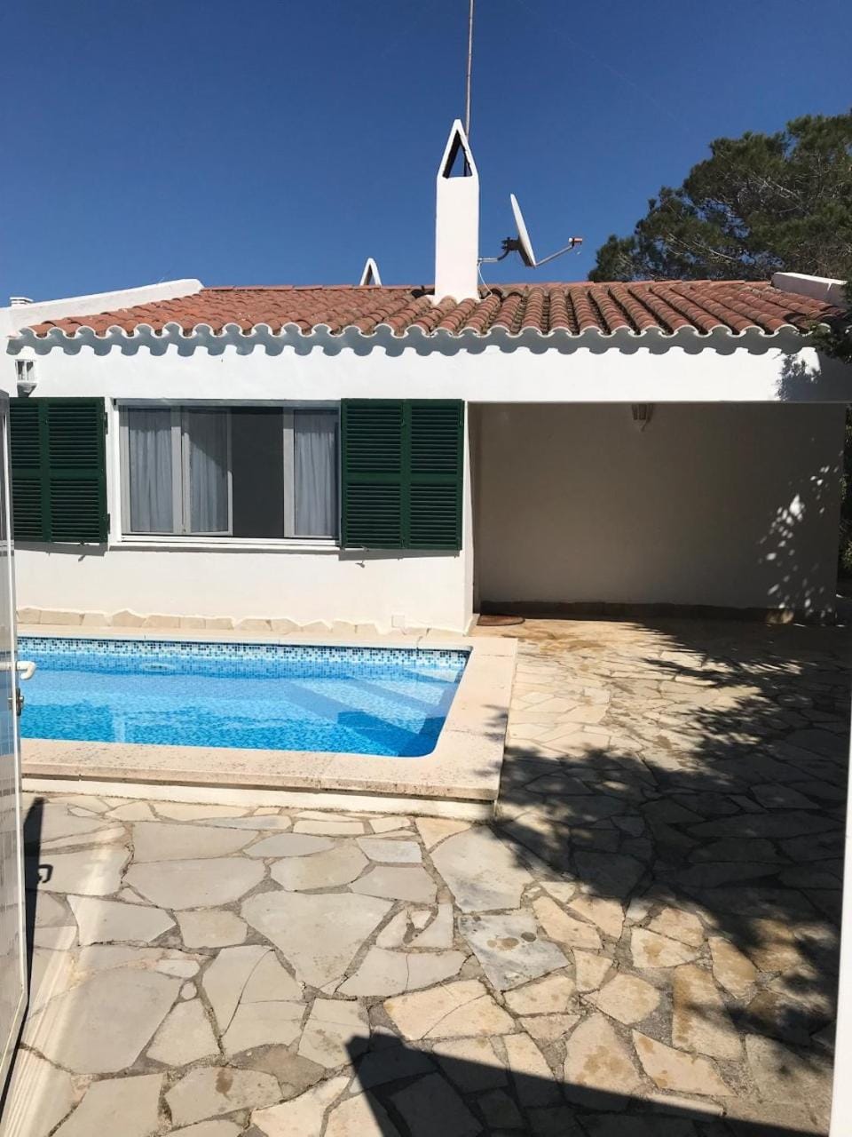Property building, Facade/entrance, Balcony/Terrace, Swimming pool, Swimming pool