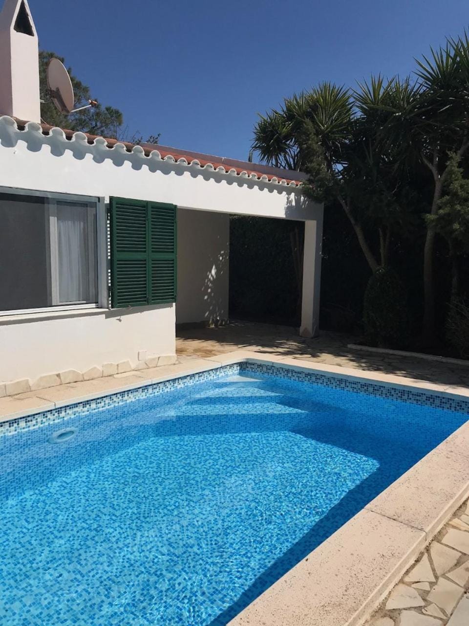 Property building, Balcony/Terrace, Swimming pool, Swimming pool