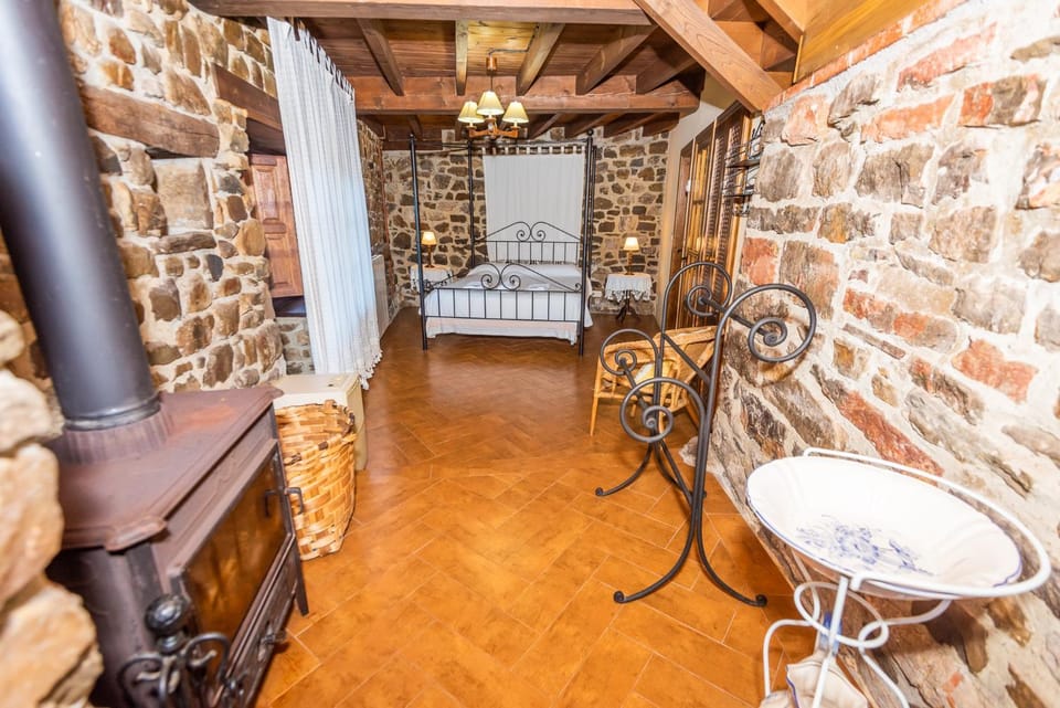 Bed, Bedroom, fireplace