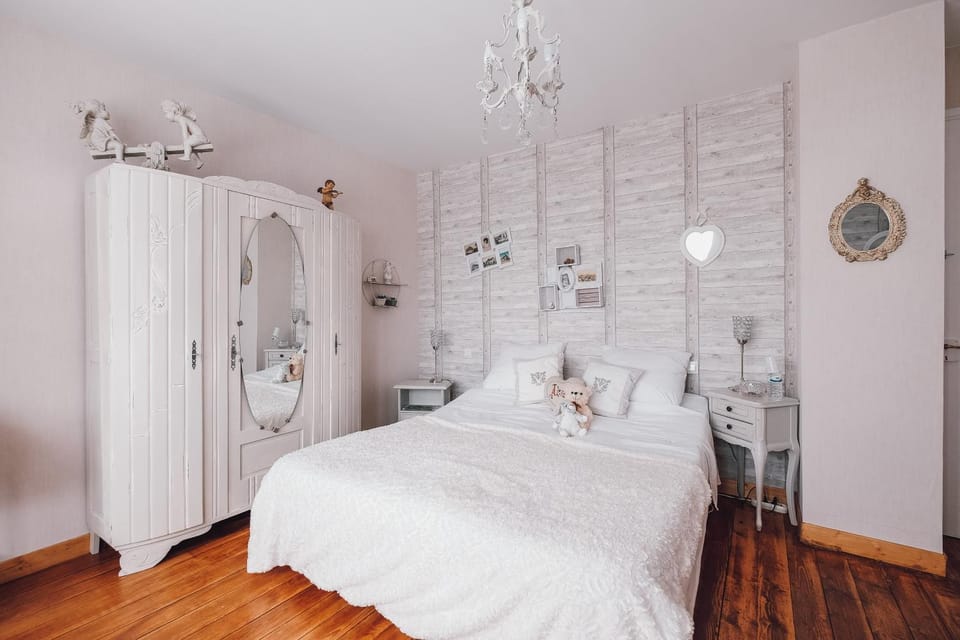 Bed, Photo of the whole room, Bedroom