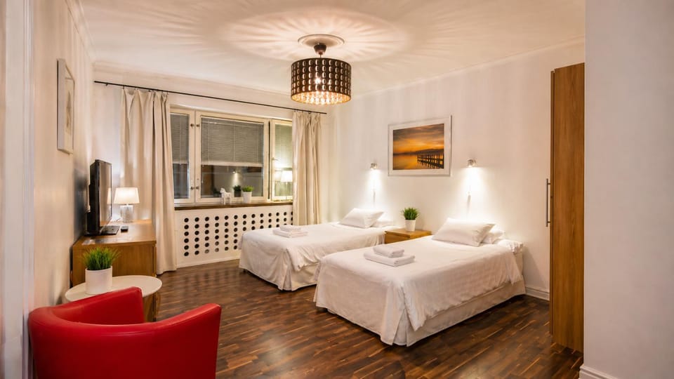 Property building, Bed, Bedroom