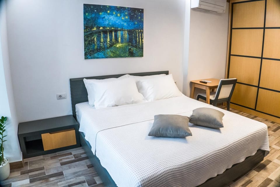 Bed, Photo of the whole room, Bedroom