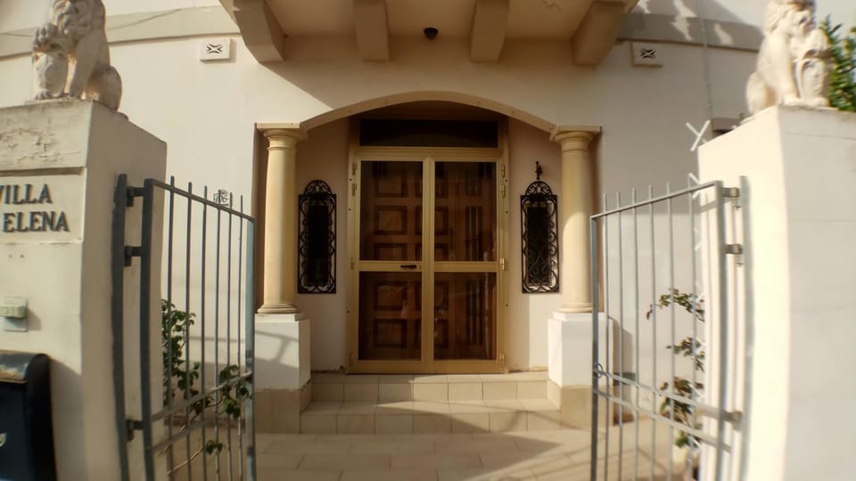 Facade/entrance, Internal: Not applicable to any particular room