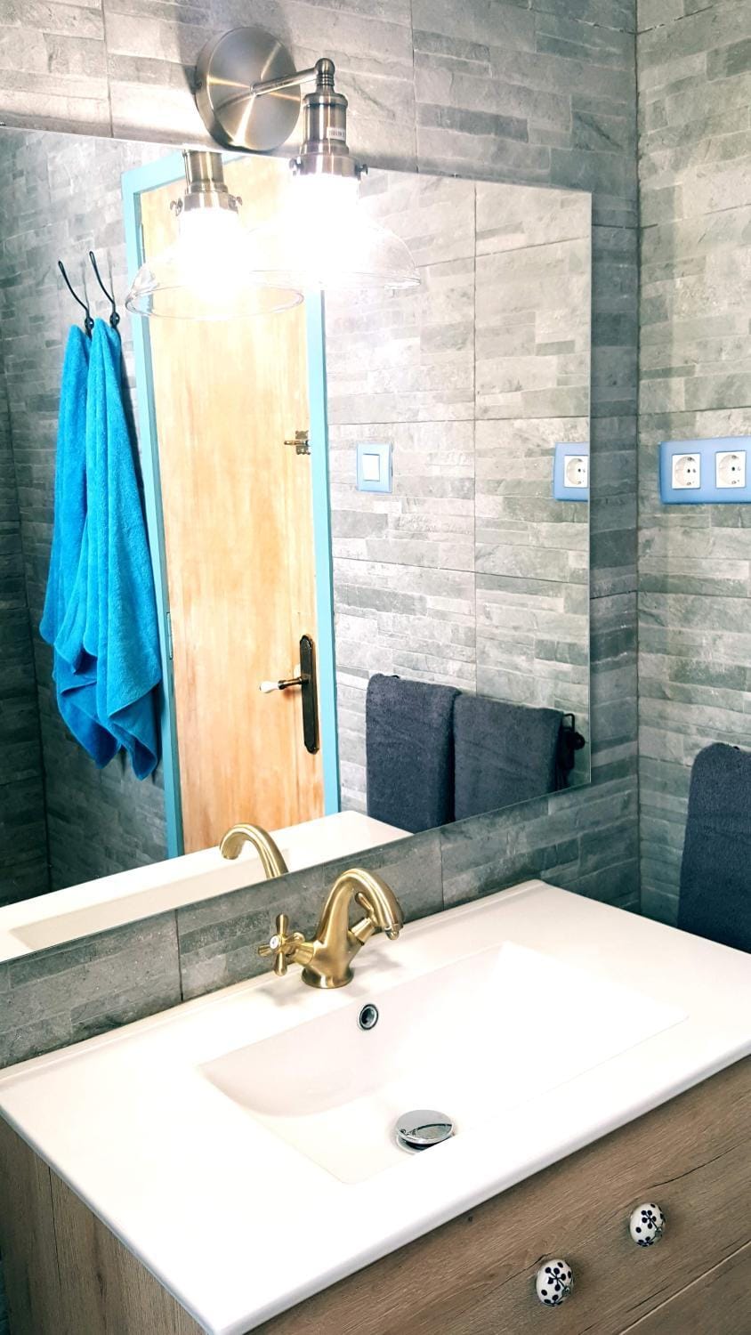 Shower, Bathroom, towels
