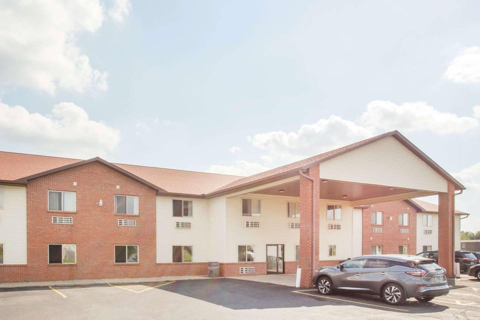 Property building, Day, On site, Time of day