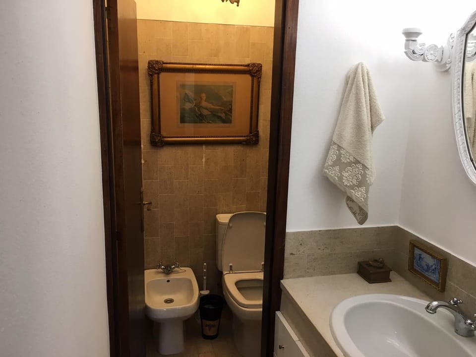 Toilet, Area and facilities