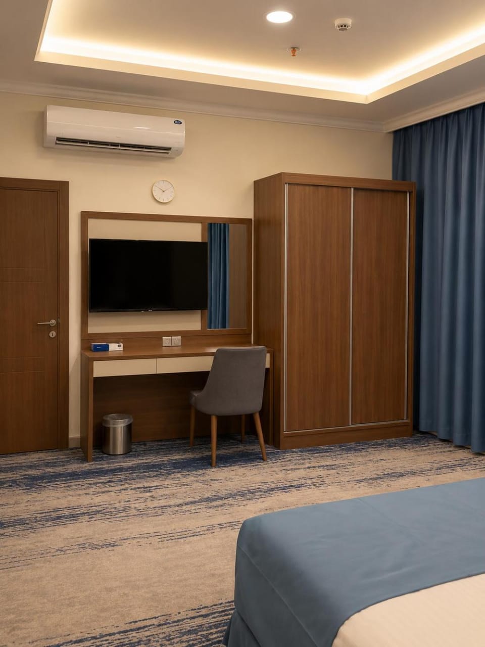 Bed, TV and multimedia, Photo of the whole room, Seating area, Bedroom, air conditioner