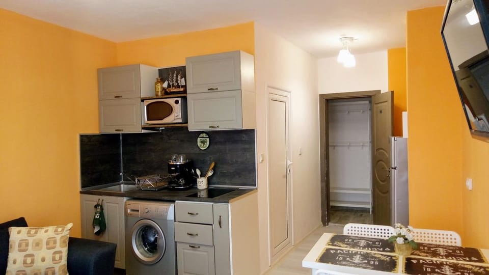 Kitchen or kitchenette, Living room