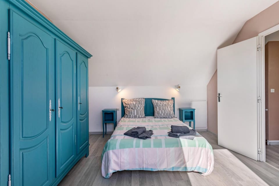 Living room, Bedroom