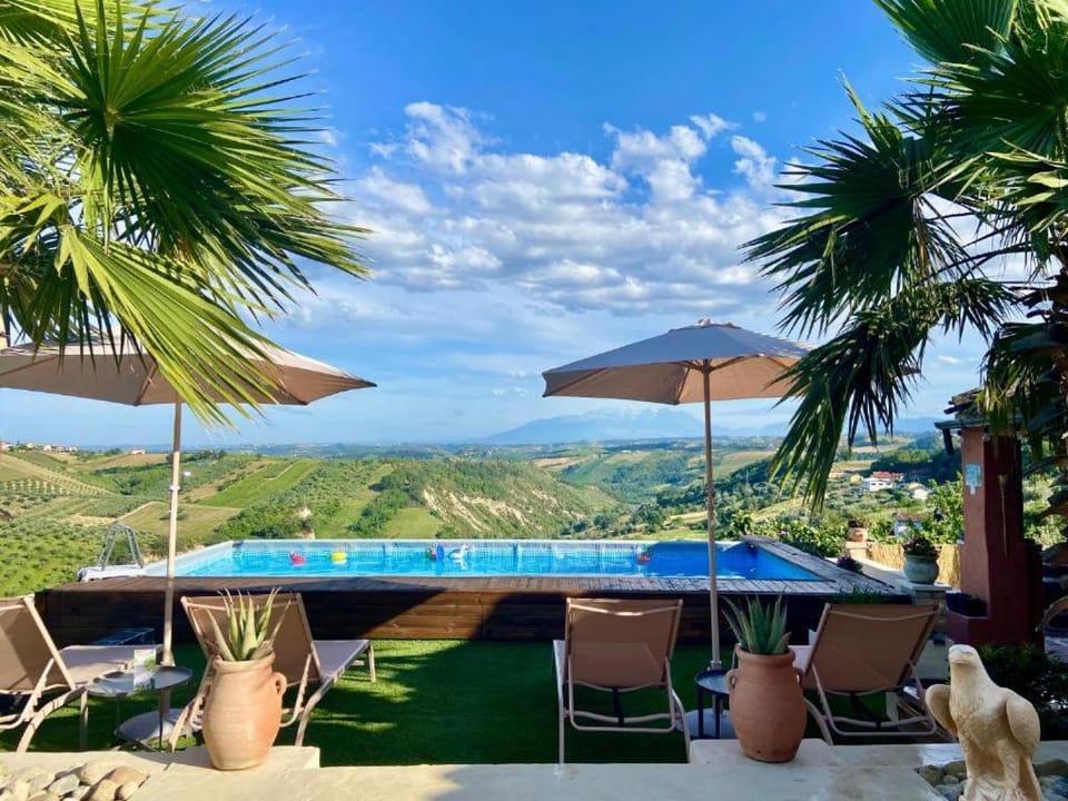 Nearby landmark, Day, Natural landscape, Garden, Garden view, Mountain view, Pool view, Swimming pool, sunbed