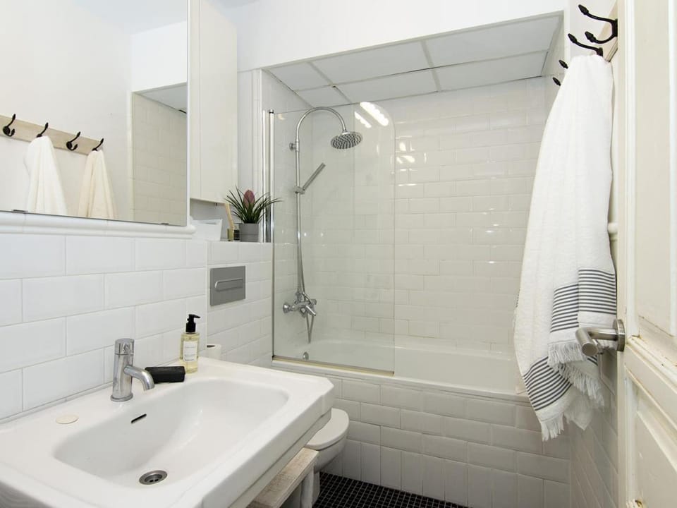 Bathroom, Bath, towels