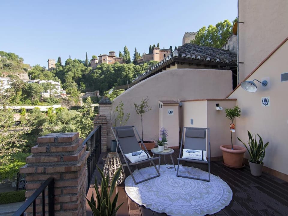 Nearby landmark, View (from property/room), Balcony/Terrace, Landmark view