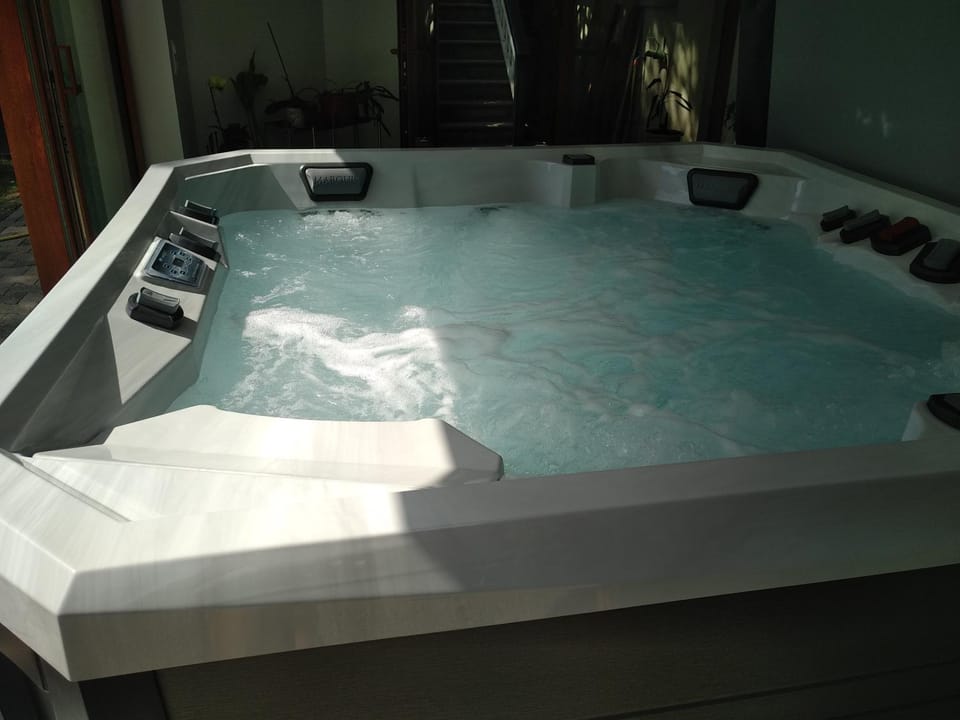 Hot Tub, Spa and wellness centre/facilities