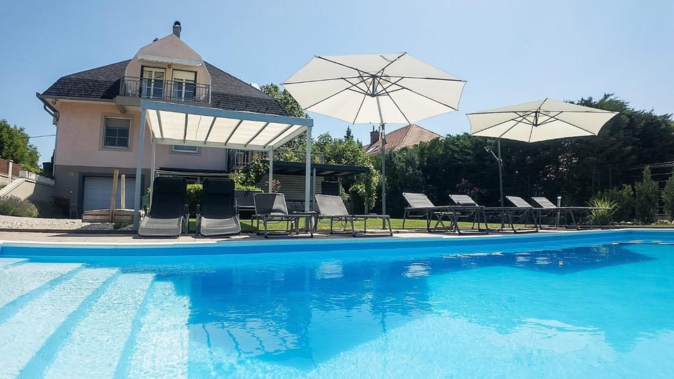 Property building, Swimming pool, sunbed