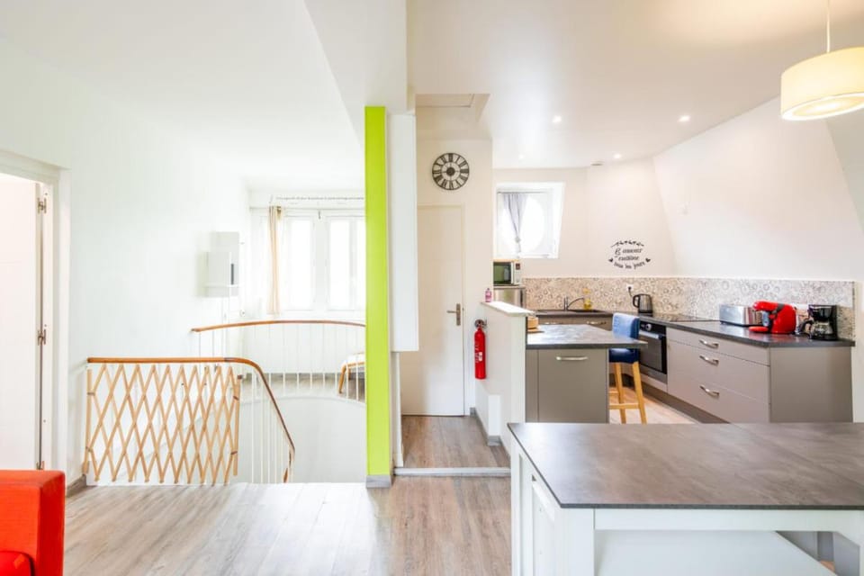 Kitchen or kitchenette, Living room