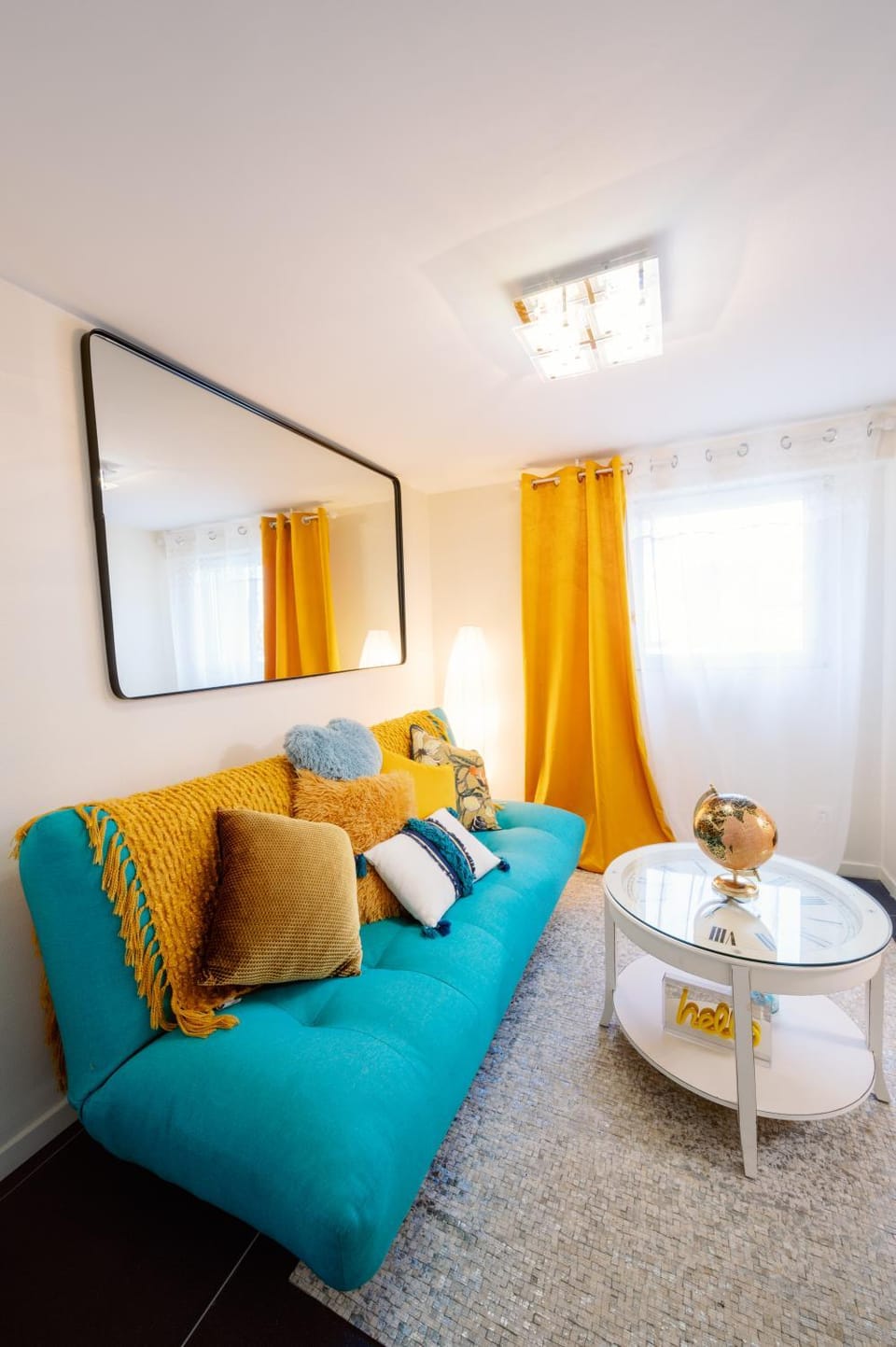 Living room, Seating area