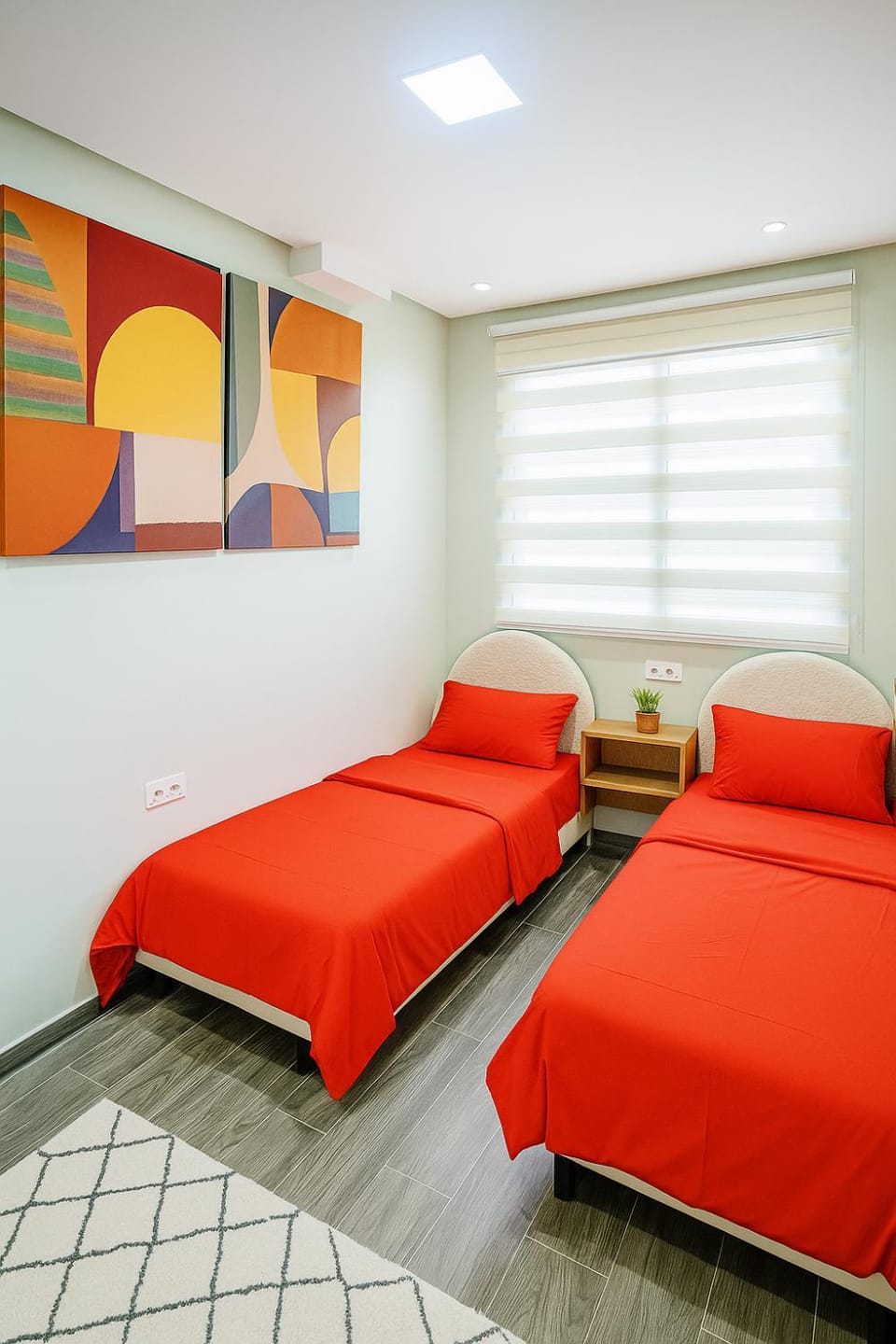 Photo of the whole room, Bedroom, sunbed