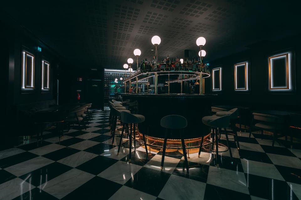 Restaurant/places to eat, Restaurant/places to eat, Lounge or bar, Lounge or bar