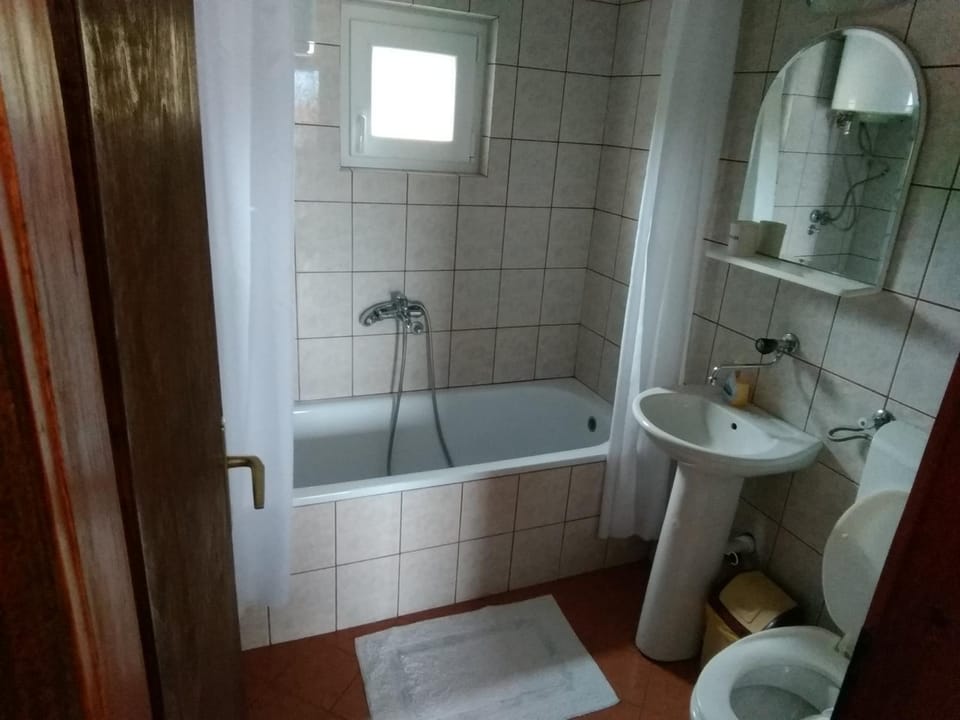 Shower, Toilet, Bathroom, Bath