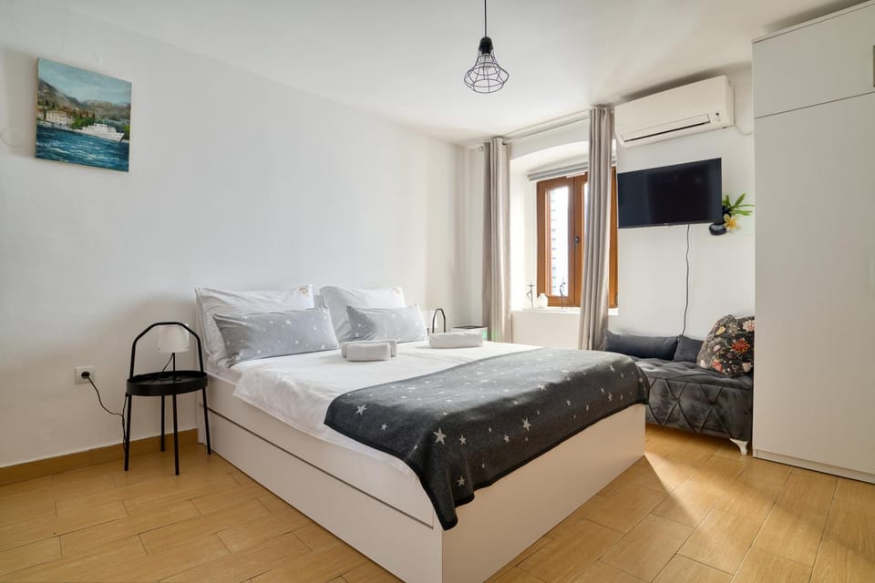 Lana & Ena Apartments Apartment in Kotor