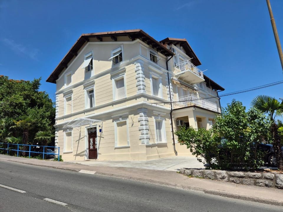 Property building, Day