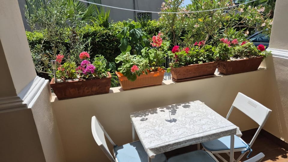 Balcony/Terrace, Garden view