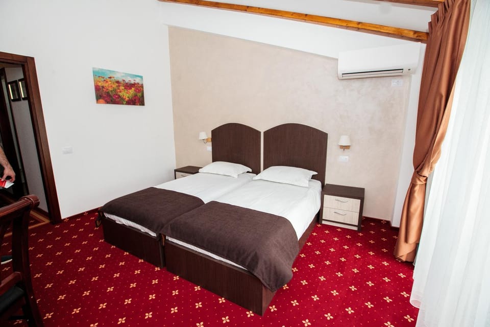Bed, Photo of the whole room, air conditioner