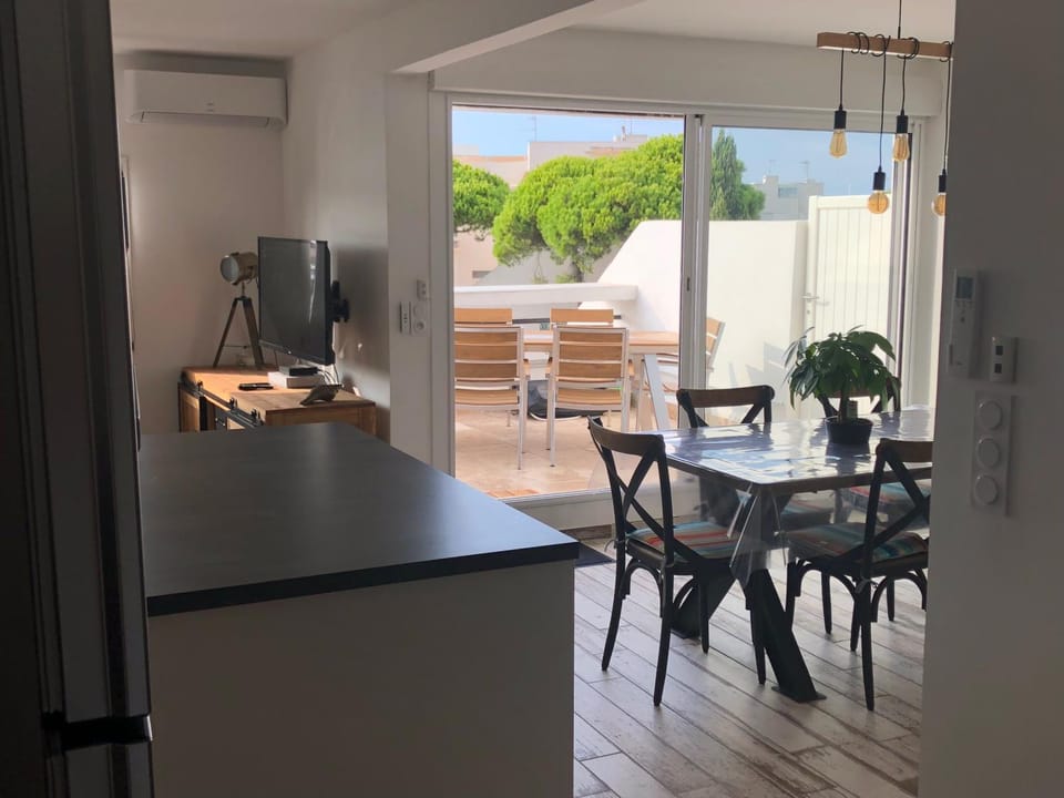 Communal lounge/ TV room, Kitchen or kitchenette, Dining area