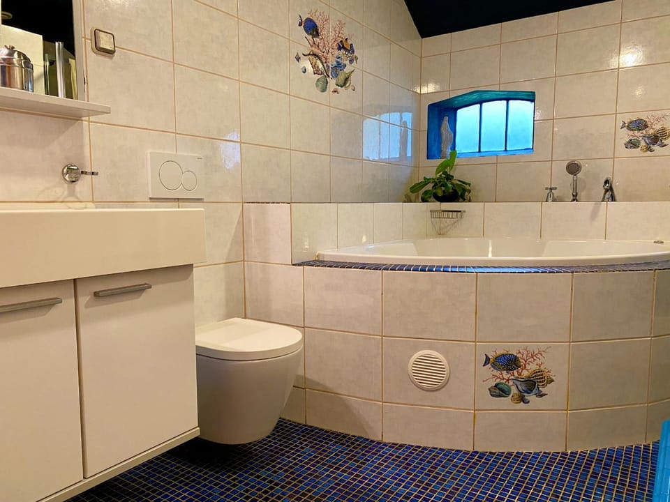 Shower, Toilet, Bathroom, Bath, towels