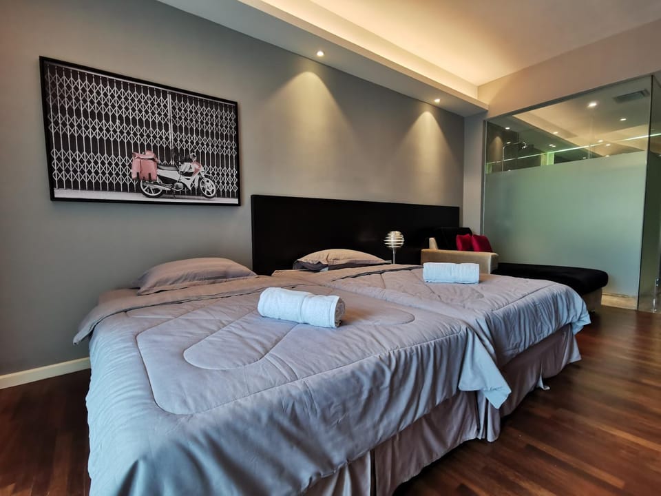 Bed, Bedroom, towels