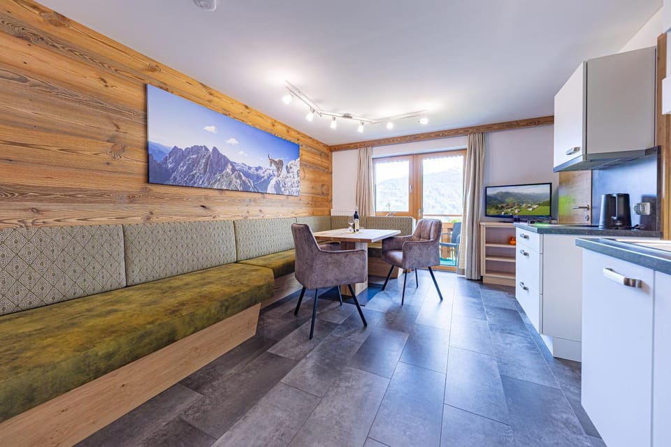 TV and multimedia, Kitchen or kitchenette, Living room, Dining area