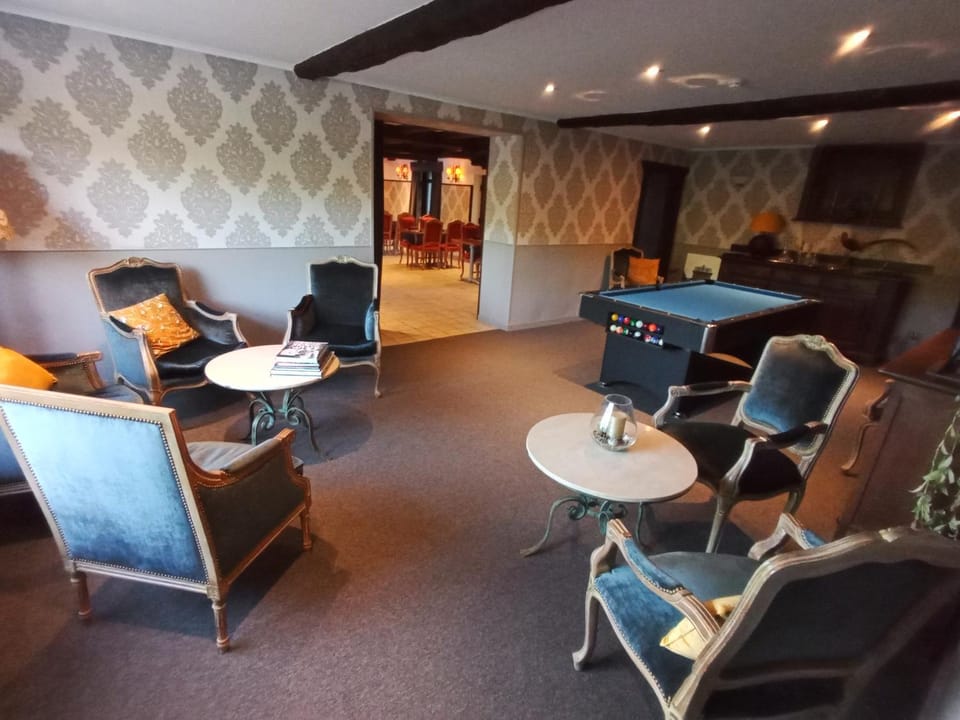 Game Room, Living room, Seating area