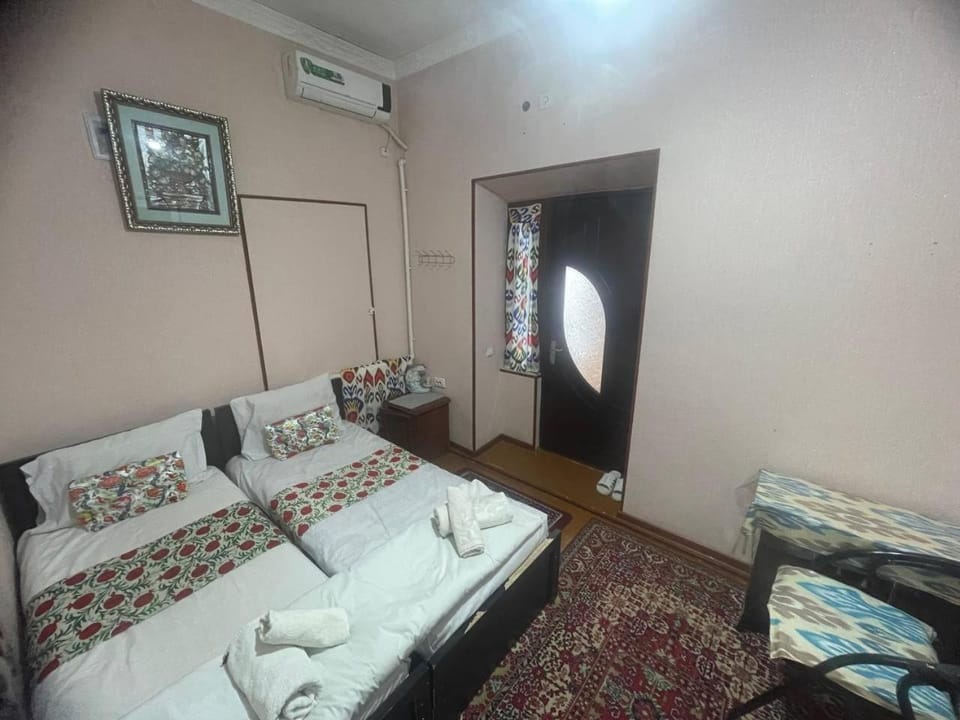 Bed, TV and multimedia, Photo of the whole room, Bedroom, towels, air conditioner