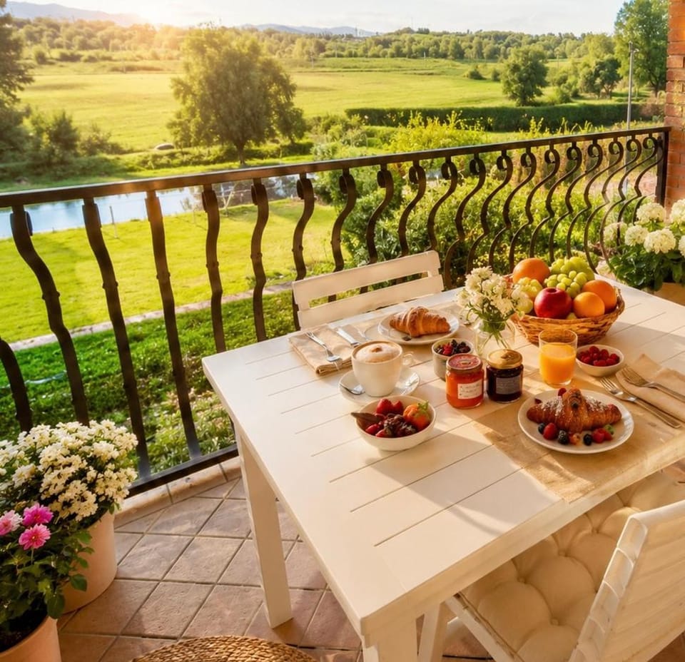 Natural landscape, Garden, View (from property/room), Balcony/Terrace, Dining area, Garden view, Dinner