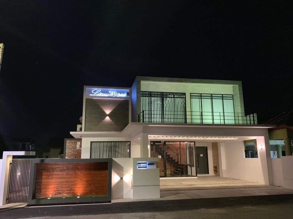 Property building, Facade/entrance, Property logo or sign