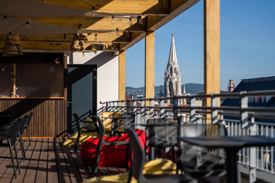 View (from property/room), Balcony/Terrace, City view
