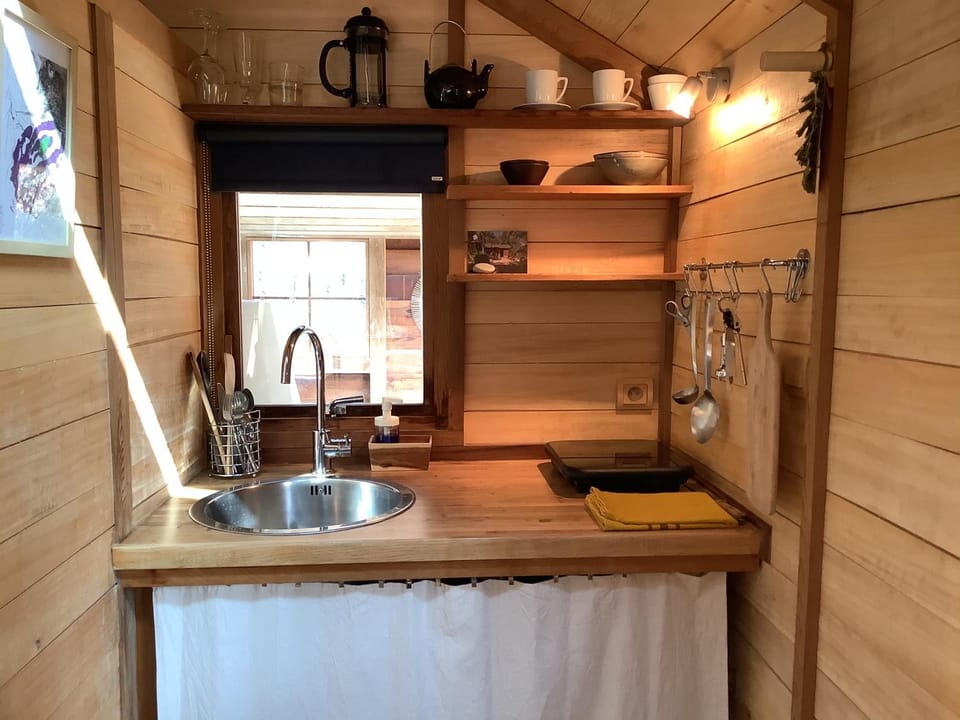 Kitchen or kitchenette, oven, stove