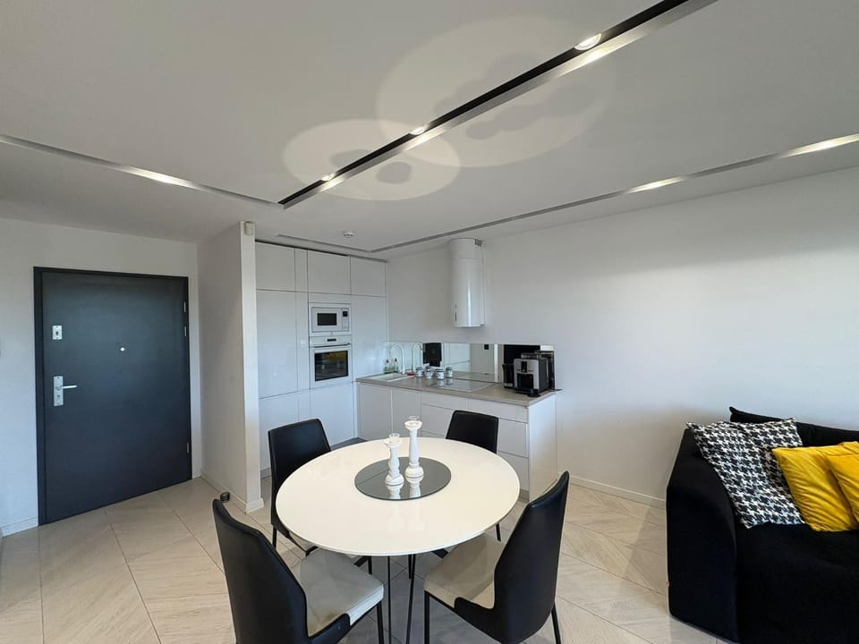 Beautiful apartment with air conditioning, balcony and underground garage Apartment in Krakow
