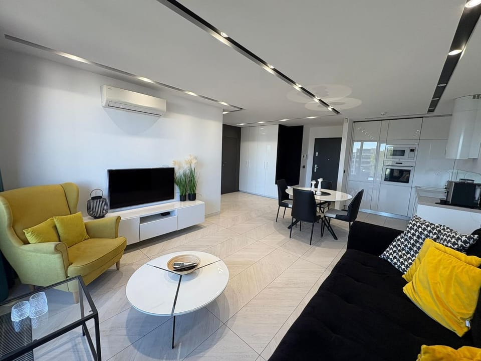 Beautiful apartment with air conditioning, balcony and underground garage Apartment in Krakow