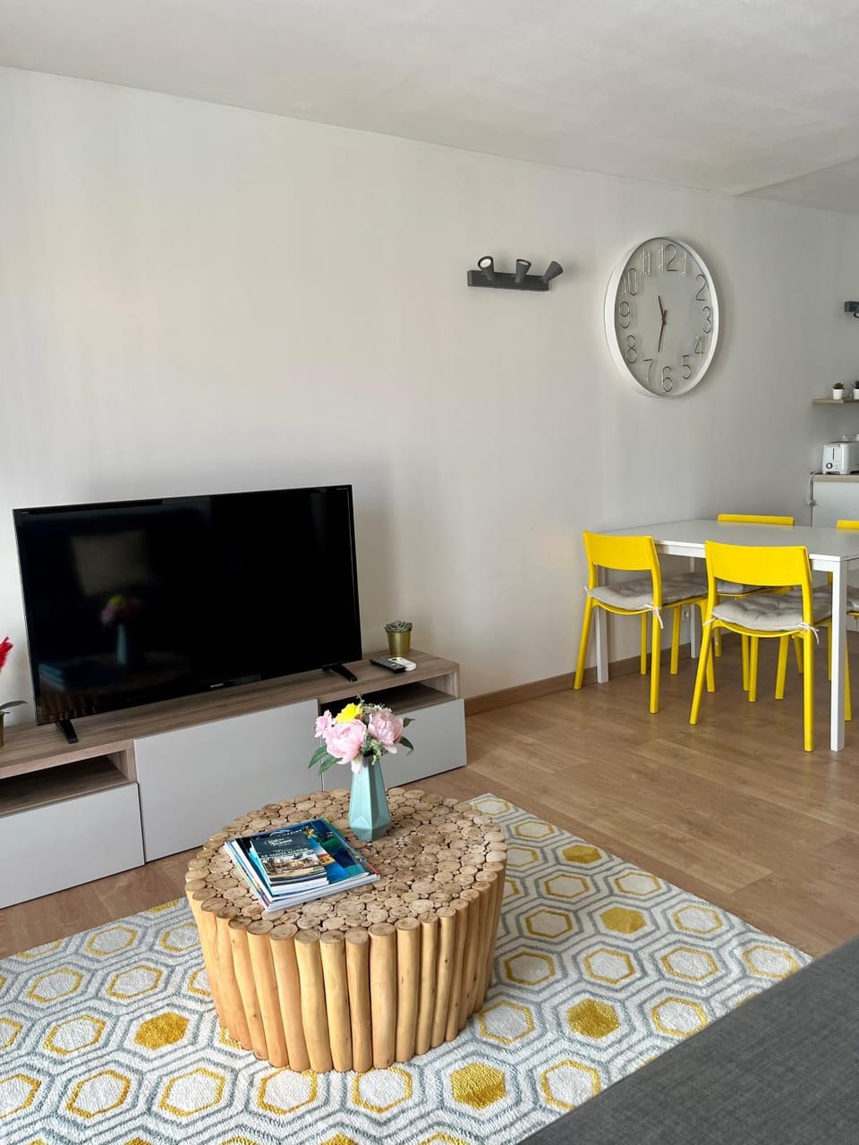 Living room, Dining area