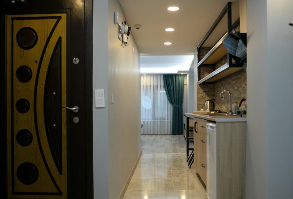 Kitchen or kitchenette, Communal kitchen