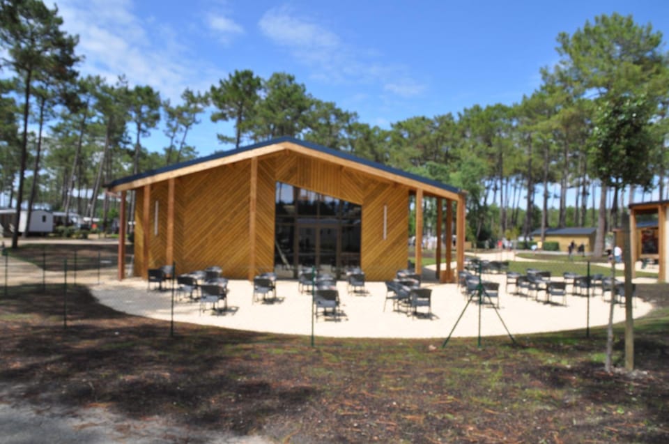 Restaurant/places to eat, Banquet/Function facilities