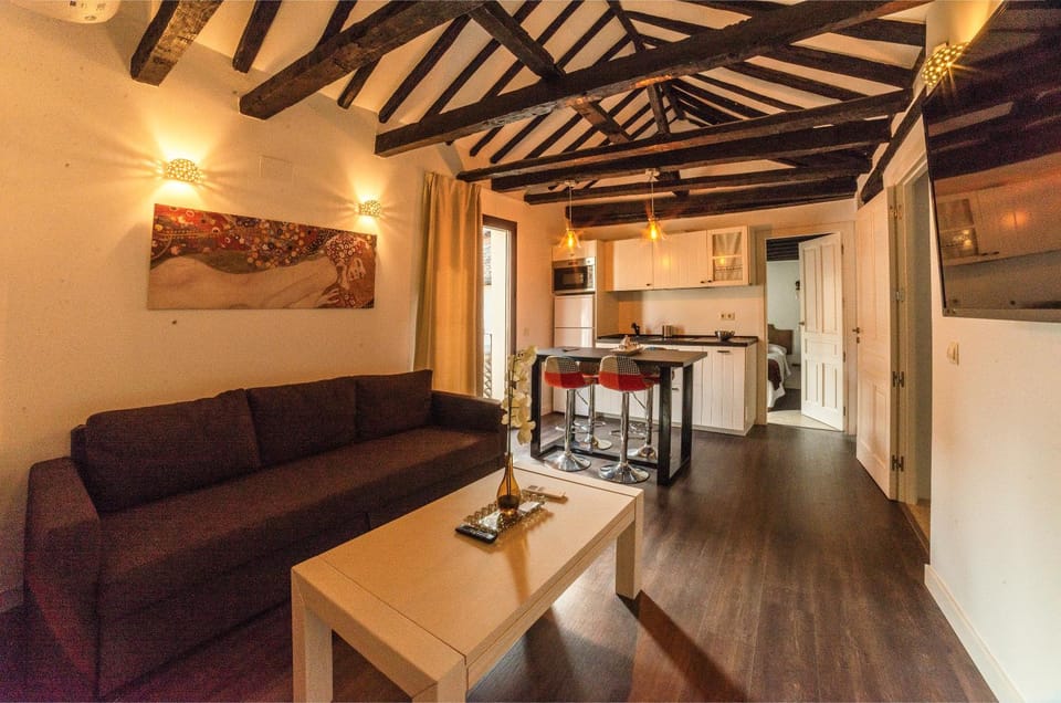 Communal lounge/ TV room