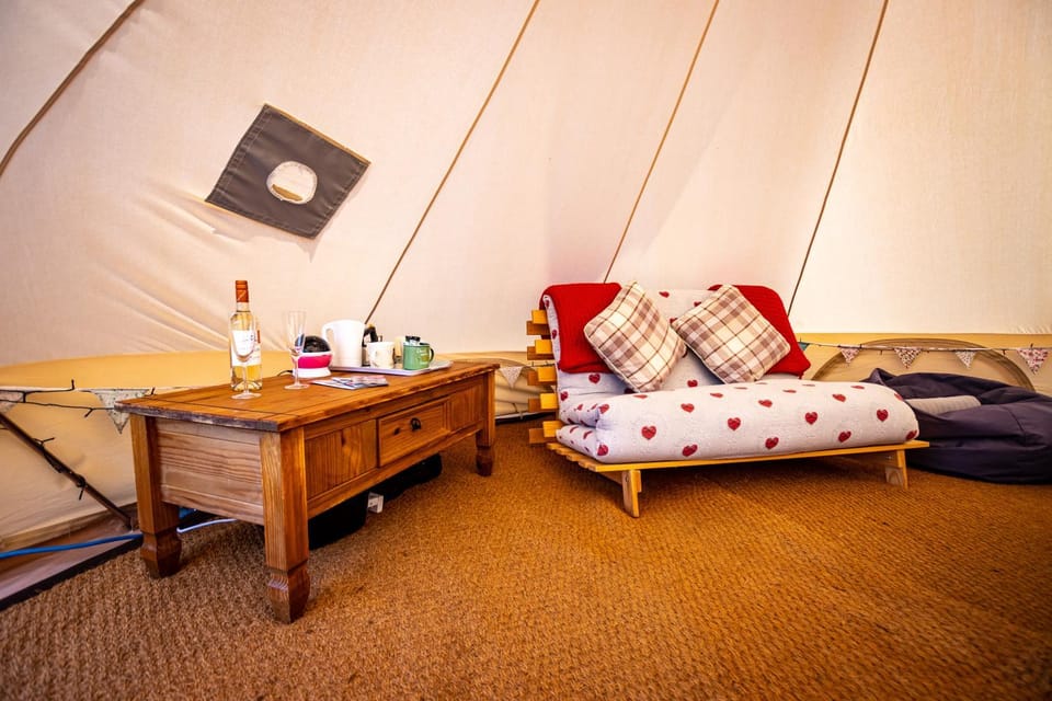 Yr Wyddfa Bell Tent - Pen Cefn Farm, Abergele, Conwy Luxury tent in Wales