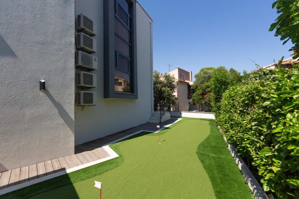 Property building, Minigolf