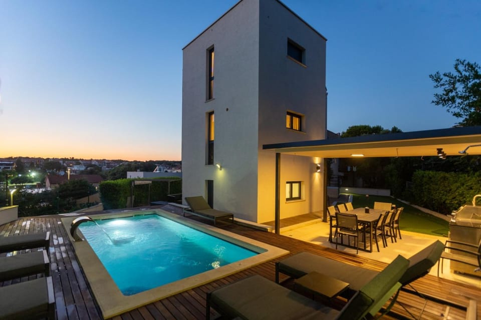 BBQ facilities, Swimming pool, sunbed