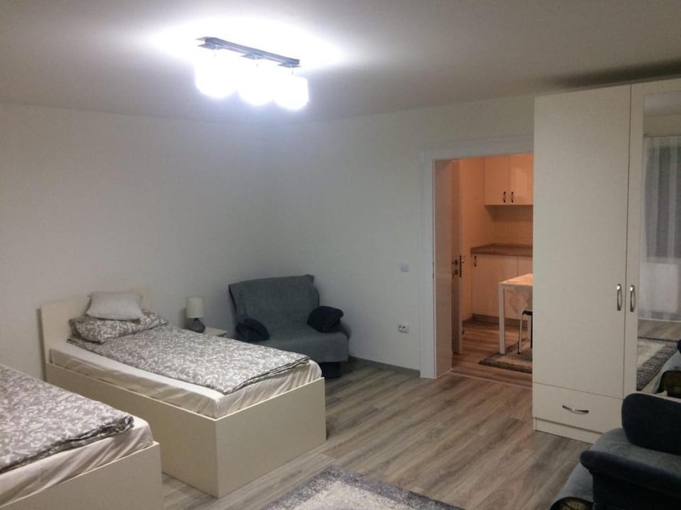Bed, Photo of the whole room, Seating area, Bedroom
