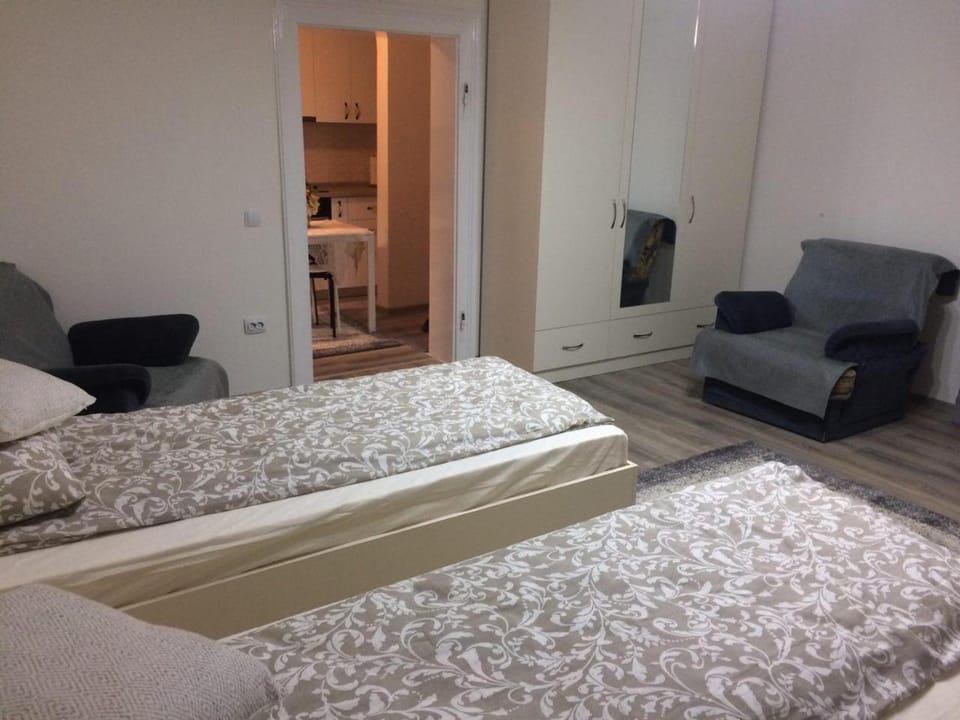 Bed, Photo of the whole room, Seating area, Bedroom