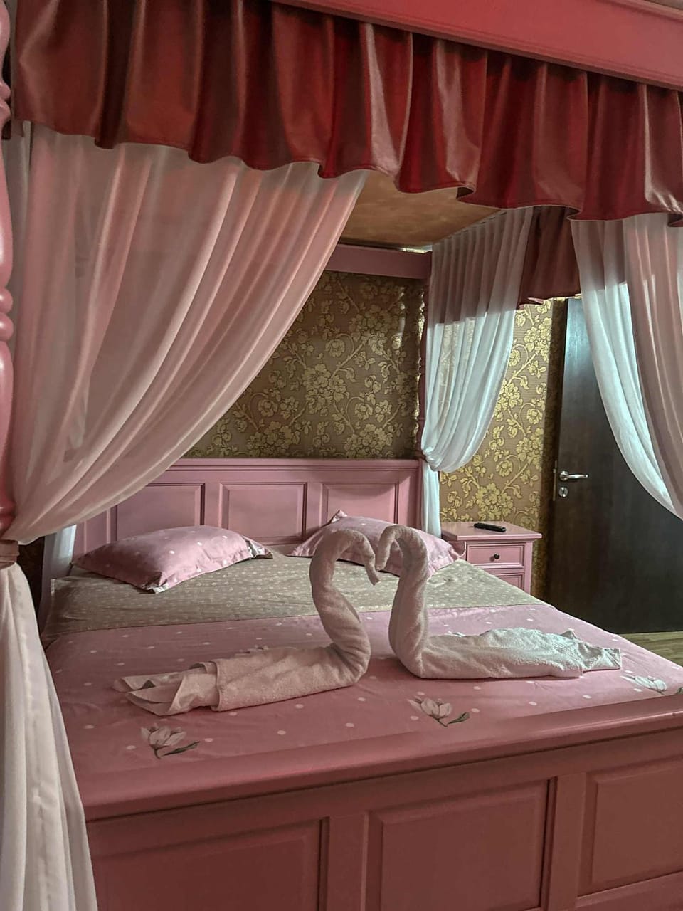 Bed, Photo of the whole room, Bedroom, towels, air conditioner