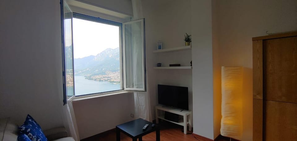 Natural landscape, Living room, Lake view, Mountain view